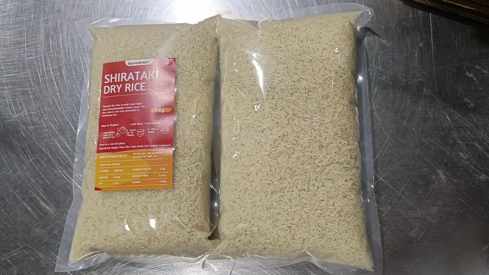 ฉลากผลิตภัณฑ์ข้าวบุกพร้อมรายการส่วนผสมและโลโก้การรับรอง